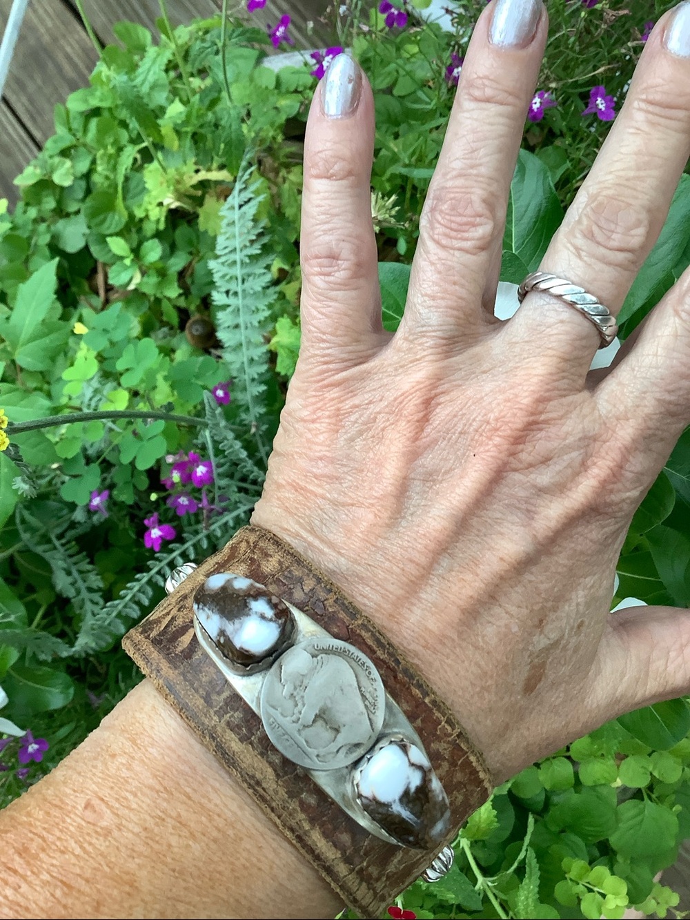 Leathercuff, up to 7 1/2” wrist